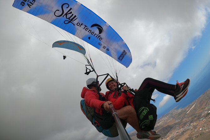 Acrobatic Paragliding Flight with Spanish Champion in Tenerife - The acrobatic flight: spins, wing overs, and the Tenerife view
