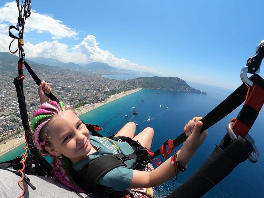Alanya: Tandem Paragliding Flight to Cleopatra Beach - Safety briefing and the 15–25 meter run before takeoff