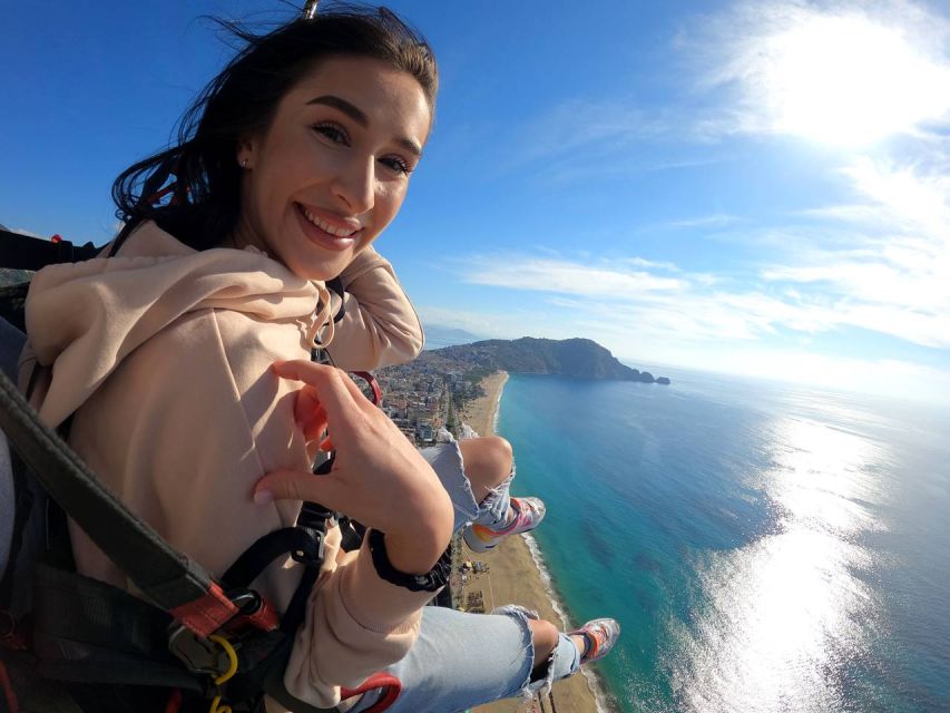 Alanya: Tandem Paragliding with Hotel Pickup - The intro session on the take-off platform: where nerves get managed