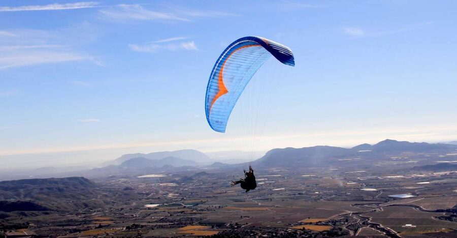Alicante and Santa Pola: Tandem Paragliding Flight - Safety briefing and practice: how first-timers get comfortable