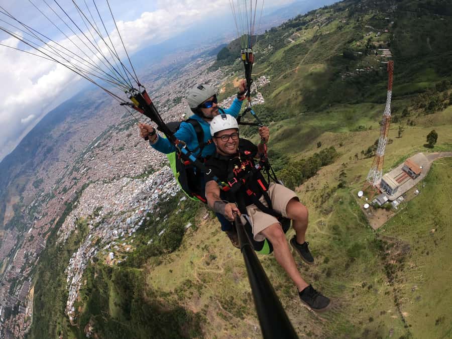 Bello: Paragliding in Medellín - The 3-Hour Flow: Why the Ground Time Matters