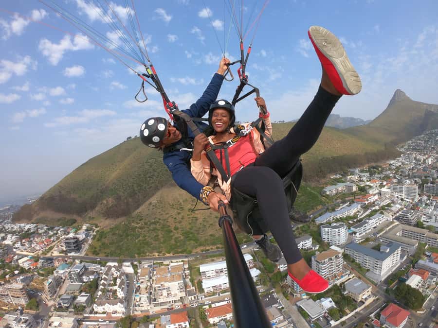 Cape Town: Tandem Paragliding Flight with the Experts - Signal Hill briefing: finding the team and getting ready fast