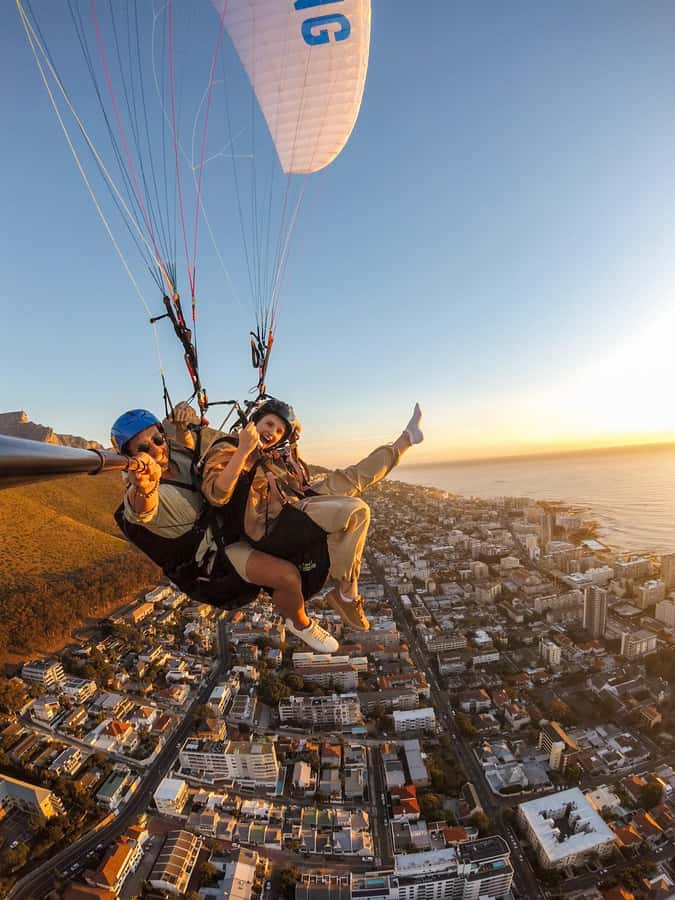 Cape Town: Tandem Paragliding Flight with the Experts - 6 to 15 minutes over Cape Town: reading the views from above