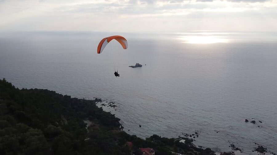 Corfu: Paragliding Tandem Flight Above Pelekas Town - Group size, languages, and how the staff keeps you calm
