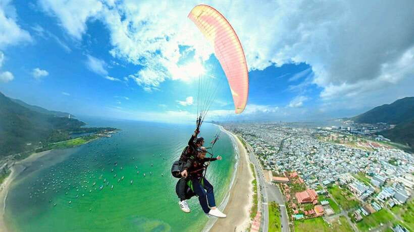 Da Nang: Paragliding with Views of Lady Buddha Statue 2025 - Getting Set Up at 31 Hoàng Sa (Pickup That Keeps It Simple)