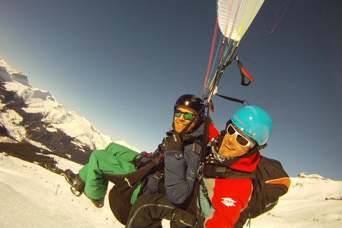 Davos Absolutely Free Flying Paragliding Tandem Flight 1'000 Meters High - In the air: calm gliding plus optional thrills