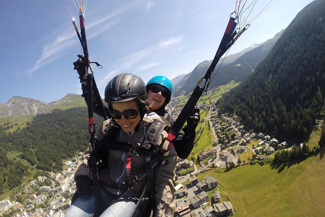 Davos Paragliding Private Tandem Pilot Half Day - Taking off, steering, and adding a bit of action