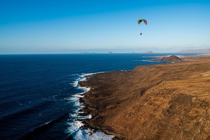DISCOVERY FLIGHT tandem paragliding Lanzarote with pro pilot - Why This Paragliding Flight Feels Different on Lanzarote