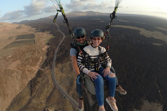 DISCOVERY FLIGHT tandem paragliding Lanzarote with pro pilot - From Teguise Meeting Point to Takeoff: How the Experience Runs
