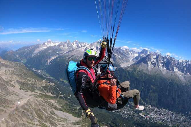 Fly in Paragliding! Paragliding experience over Chamonix! - In the Air Over Chamonix: Calm Cruise or Dynamic Fun