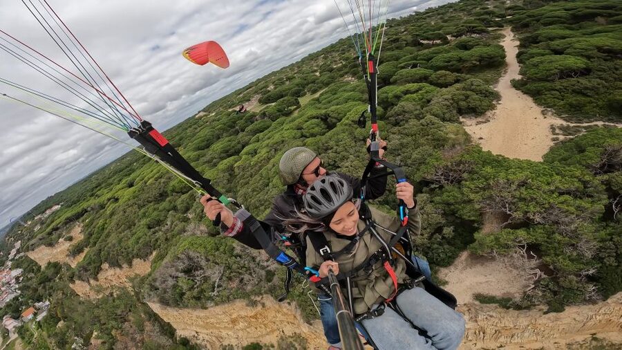From Lisbon: Paragliding Flight with Transfers - Why this Lisbon paragliding flight feels different