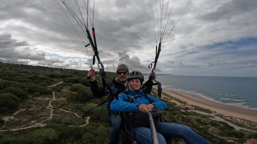 From Lisbon: Paragliding Pack (Flight+Video+Transportation) - GoPro video: included, but manage expectations