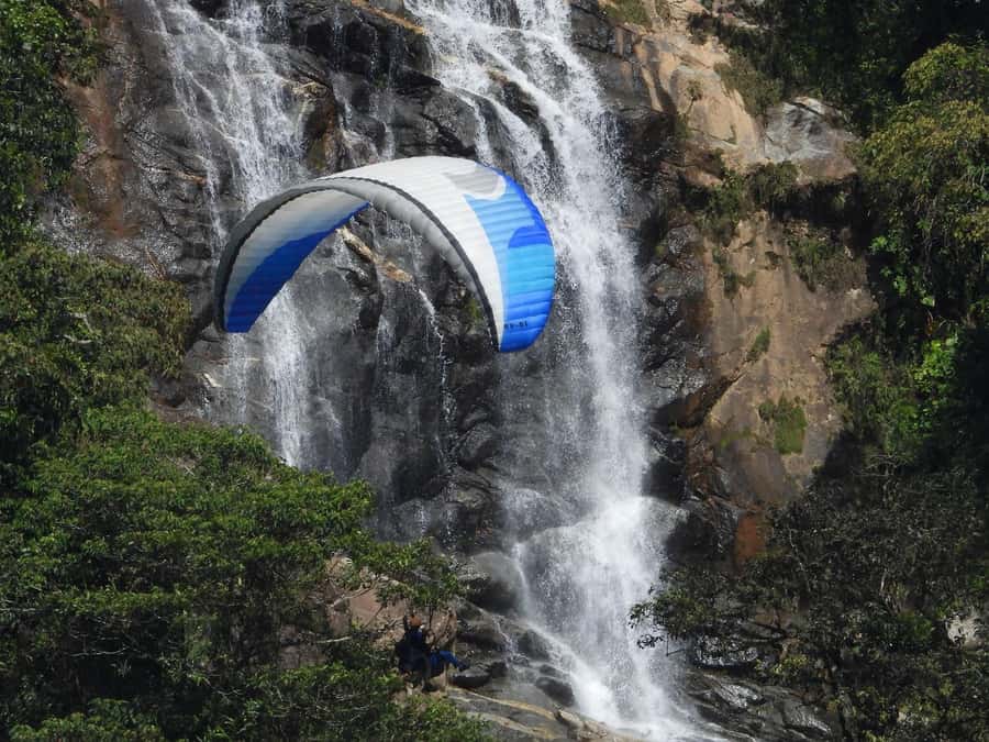 From Medellín: Paragliding Flight and Guatape Tour - Paragliding Flight: Timing, Weather, and What to Expect