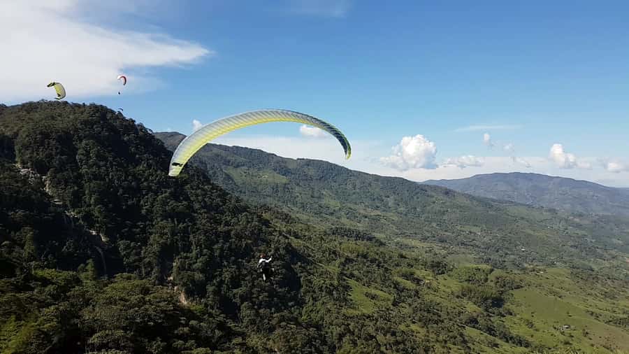 From Medellin: Private Paragliding Tour Over Waterfalls - The return stop: lunch in the mountains with a 360-degree view