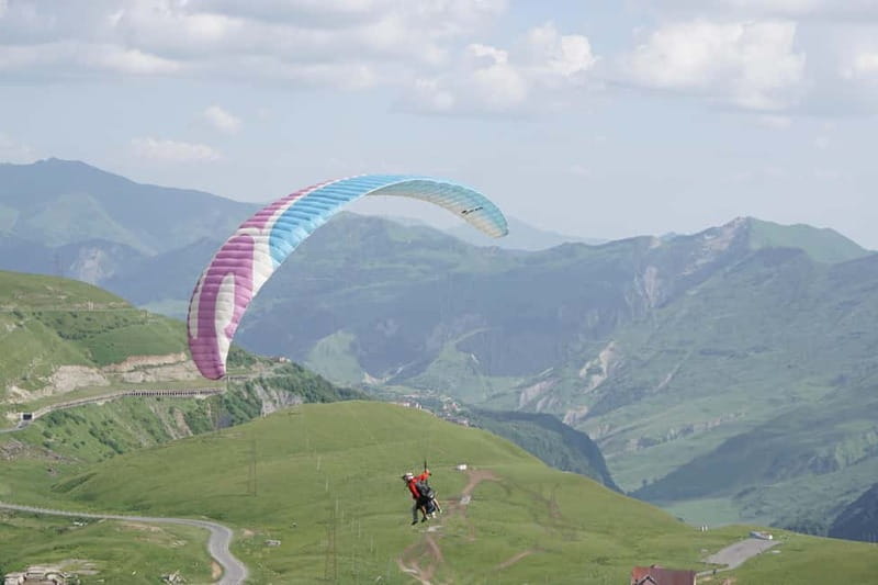 Georgia: Paragliding tandem flight in Gudauri with video - Why Gudauri turns a tandem flight into the main event