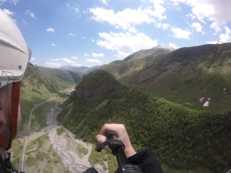 Georgia: Paragliding tandem flight in Gudauri with video - Who should do this tandem flight in Gudauri