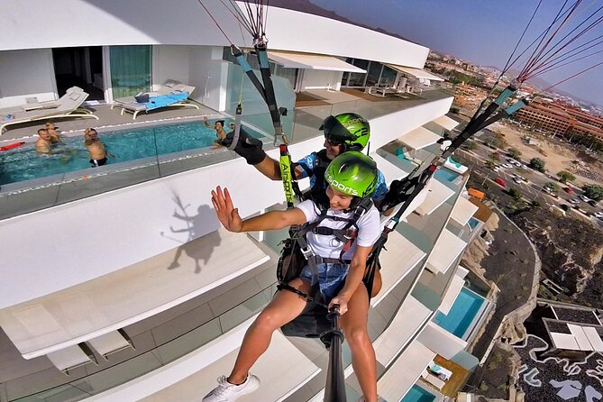 GOLD paragliding flight including videos/photos, t-shirt and a bottle of Cava - Landing on La Caleta beach: the payoff when it goes your way
