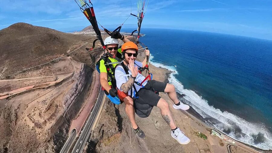 Gran Canaria: Paragliding Flight with Tapas & Pickup - Safety and comfort: what you should expect (and what to bring)