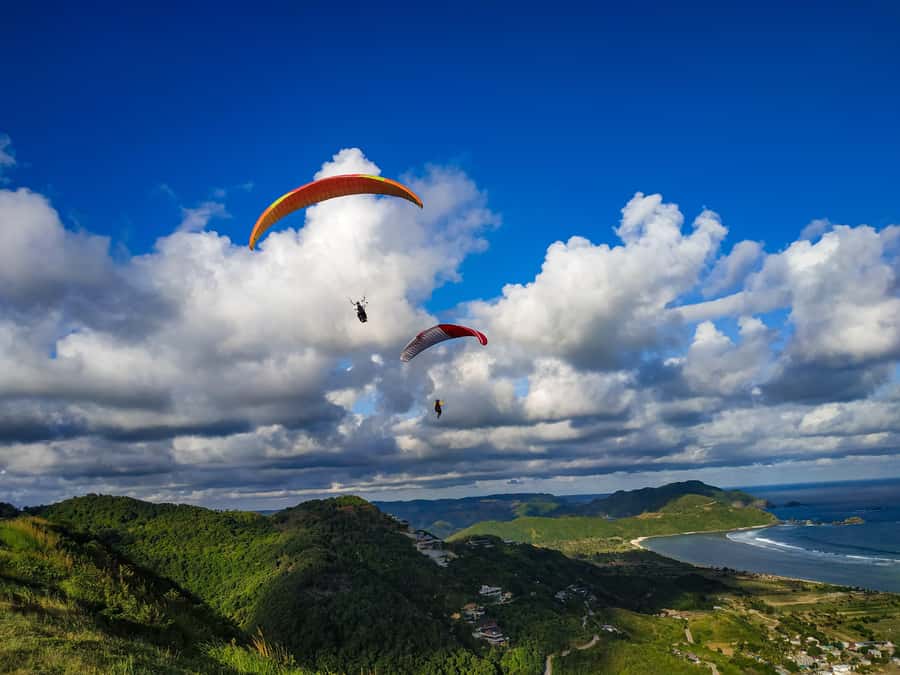 Kuta Lombok : Tandem Paragliding with Pilot & Beach Tour - The flight itself: smooth tandem gliding and GoPro documentation