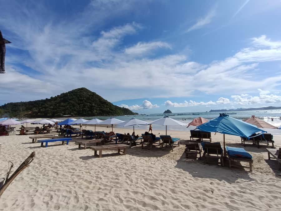 Kuta Lombok : Tandem Paragliding with Pilot & Beach Tour - Price and value: what $121 covers in a full-day plan