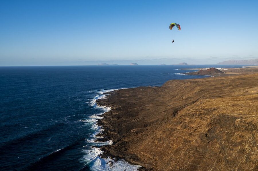 Lanzarote: Tandem Paragliding Flight Over Lanzarote - From briefing to lift-off: what your 25 minutes likely includes