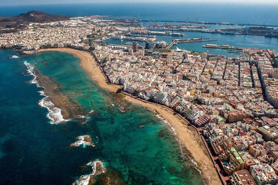 Las Palmas: Paragliding Tandem Flight with Instructor - The flight itself: Las Palmas from above, with Canteras in view