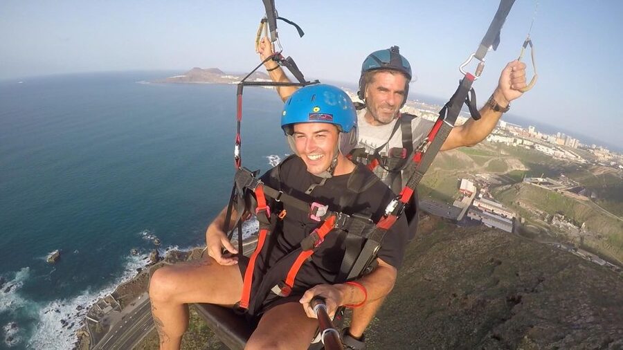 Las Palmas: tandem paragliding flights for everyone - Group Size and Timing: Limited to 2 People for a Reason