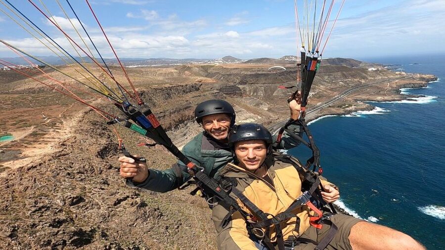 Las Palmas: tandem paragliding flights for everyone - Where You Start: Alfredo Kraus Auditorium and the Easy Ground Setup