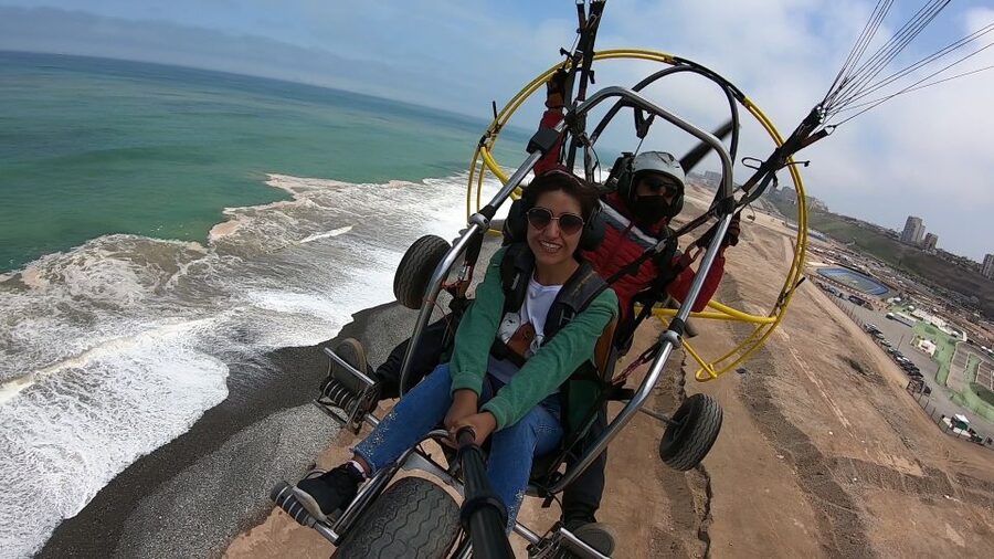 Lima: Paragliding Flight Over Costa Verde Districts - Why the District Mix Matters for Your Photos (and Your Imagination)
