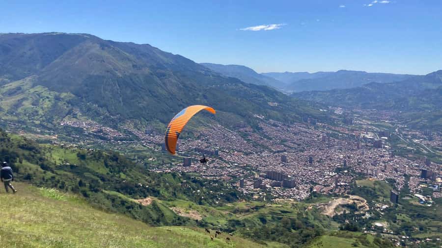 Medellín Paragliding - Go Pro Included - Getting from Medellín to San Félix: the ride matters