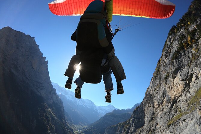 Mürren: Paragliding over the Lauterbrunnen Valley - Landing at Stechelberg Schilthornbahn: smooth finish, easy next step