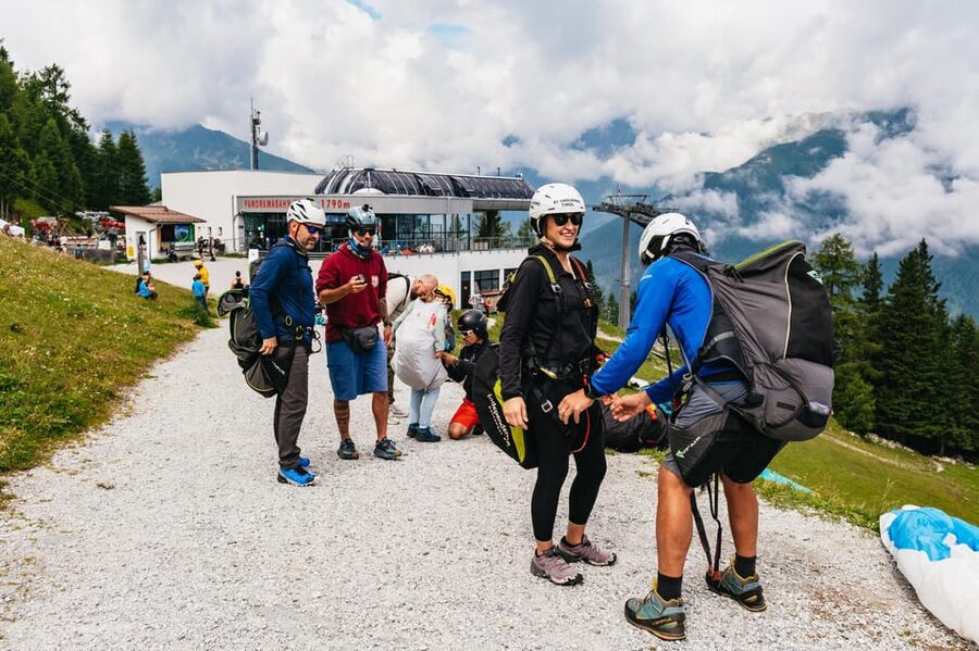 Neustift im Stubaital: Tandem Paragliding Flight - Entering the Stubai Alps: meeting at Elferlifte Hochstubai
