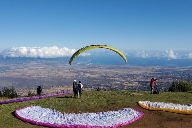 Paraglide Maui's 1K Tandem Paragliding Experience - Smooth Grass Landing Back Near the Start
