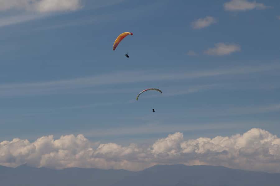 Paragliding Activity with Transfers from Bogota - The 20-minute tandem paragliding flight: what you’ll actually do