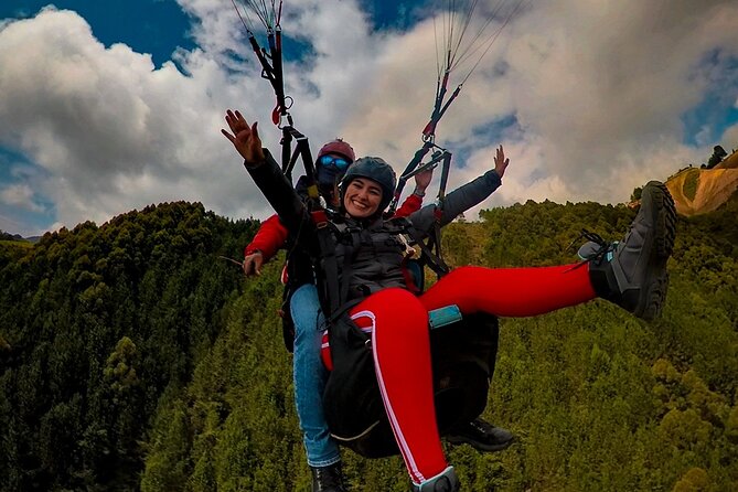 Paragliding flight in Medellin with expert pilots - Pickup, Timing, and Weather: The Real “Itinerary”