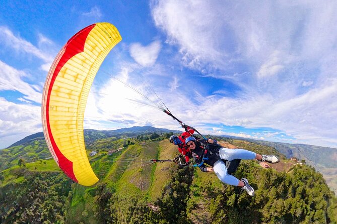 Paragliding flight in Medellin with expert pilots - Safety Briefing and Gear: What You’re Actually Paying For