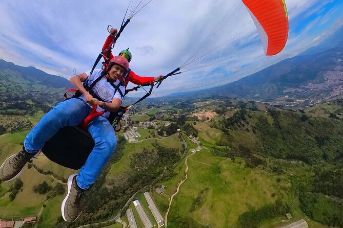 Paragliding flight in Medellin with expert pilots - Flying Over Medellín: Views You Can’t Mock