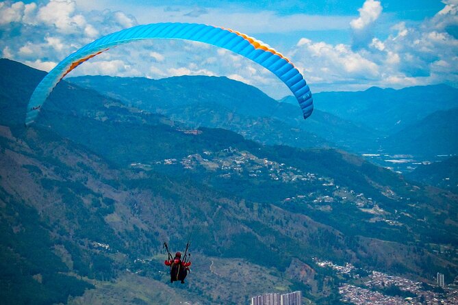 Paragliding flight in Medellin with expert pilots - Optional Adrenaline Maneuvers (If That’s Your Thing)
