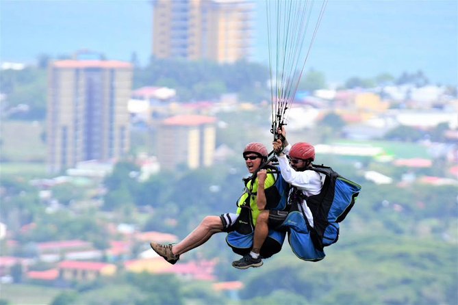 Paragliding Flight Las Terrazas 900 ft minimum guaranteed. - Tandem paragliding over Jacó’s tropical forest: what you’re really signing up for
