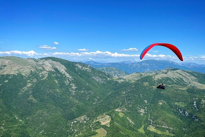 Paragliding flight over the Gardens of Ninfa - Pre-Flight Briefing With a Simulator: Learn Before You Launch