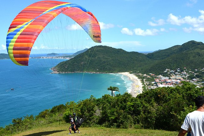 Paragliding flight with instructor in Florianópolis - Safety and instruction you can feel, even with vertigo worries
