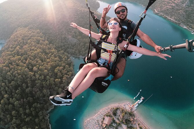 Paragliding In Fethiye Oludeniz, Turkey - Female pilots for modest travelers: a real booking advantage