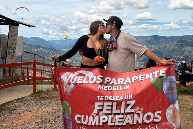 Paragliding in Medellin. - The Flight Over Medellín: Views, Time in the Air, and the Landing Moment