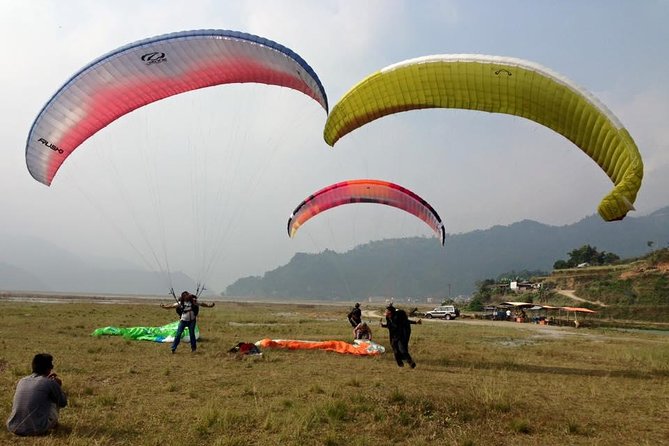Paragliding in Pokhara - Getting picked up and moved to the right takeoff point