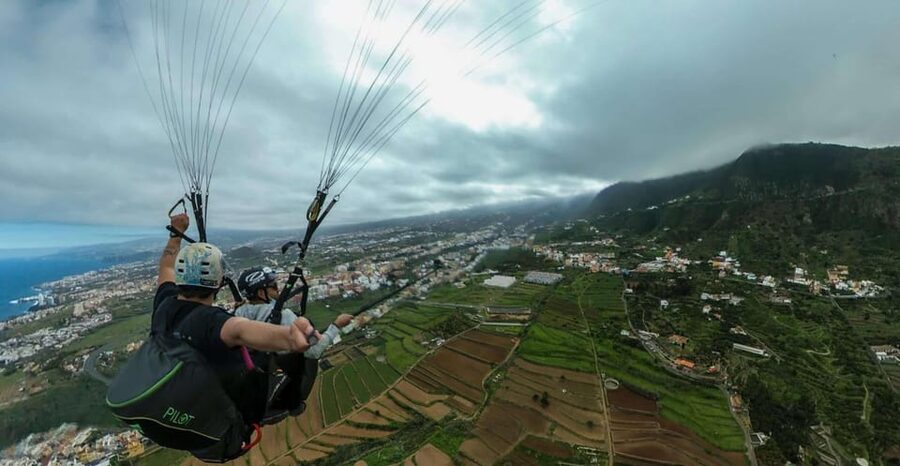Paragliding in Puerto de la Cruz - In the air: the views you’ll actually notice