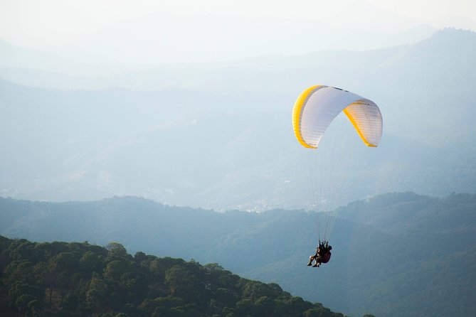 Paragliding in Valle de Bravo - The Monte Alto launch: steep views and clear, calm guidance