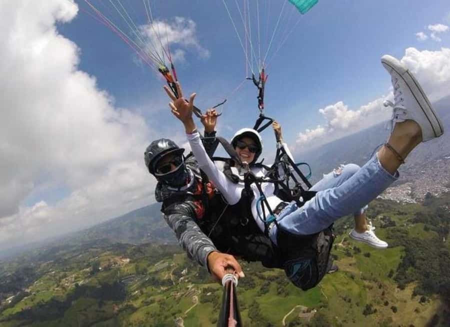 Paragliding Medellin with Transportation and free Videos - Who This Paragliding Experience Suits Best