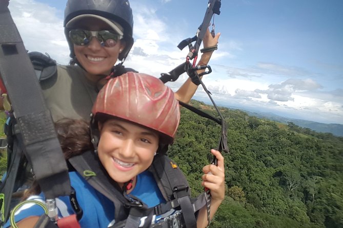 Paragliding tandem flight 1.500 ft & up - Getting to Las Terrazas: Easy Start From Jaco Beach (A/C + WiFi)