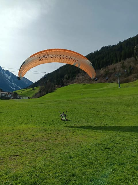 Paragliding Tandem Flight - Landing and Finishing Up