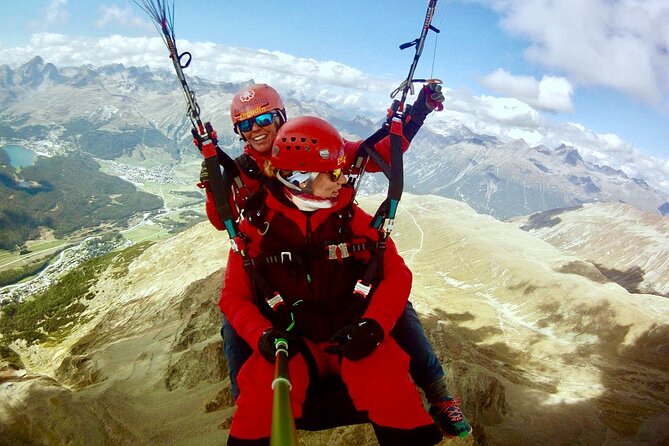 Paragliding Tandem Flights in Engadin - Landing near the meeting point: less stress, cleaner wrap-up